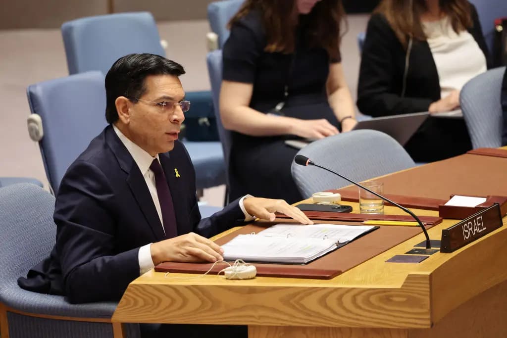 <em>El embajador Danny Danon, representante permanente de Israel ante las Naciones Unidas, interviene durante una reunión del Consejo de Seguridad de la ONU sobre la situación en Medio Oriente, en la sede de la ONU en Nueva York, el 22 de agosto de 2024. (Michael M. Santiago/Getty Images).</em>