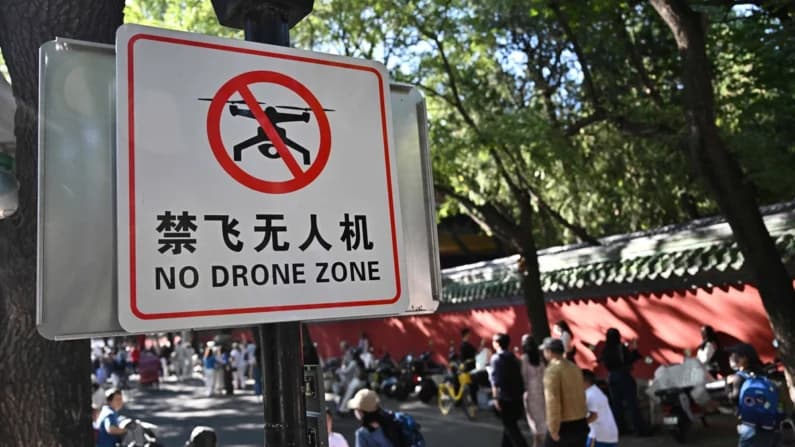Beijing prohibirá poseer drones tras el choque de avioneta contra un edificio
