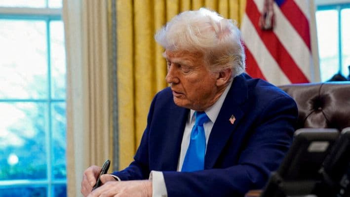 Trump ordena aranceles en respuesta a impuestos digitales y regulaciones extranjeras en línea