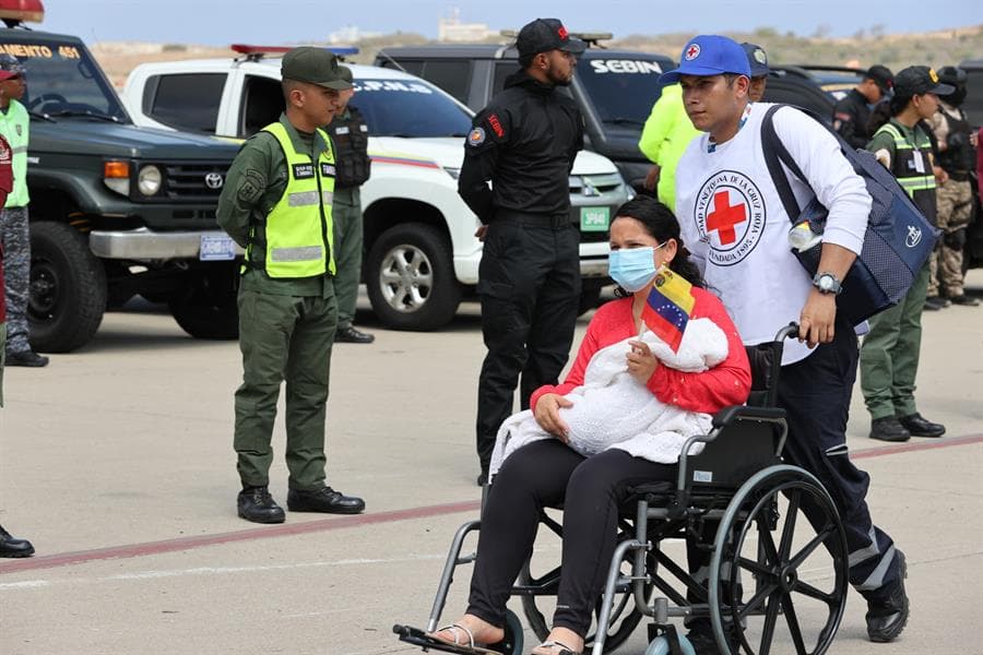 Aterriza en Venezuela un avión con 242 migrantes deportados