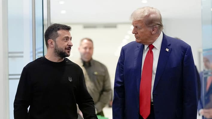 El presidente Donald Trump con el presidente ucraniano Volodímir Zelenski, en Nueva York, el 27 de septiembre de 2024. (Julia Demaree Nikhinson/AP)