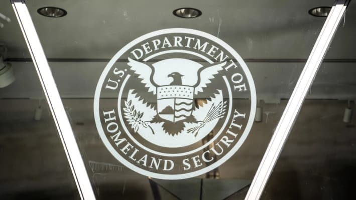 El DHS dice que los inmigrantes en EE. UU. tendrán que registrarse o enfrentarse a sanciones