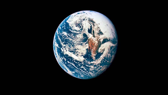 La Tierra desde 36,000 millas náuticas de distancia, fotografiada desde la nave espacial Apolo 10 durante su viaje translunar hacia la Luna, el 18 de mayo de 1969. (NASA vía AP)