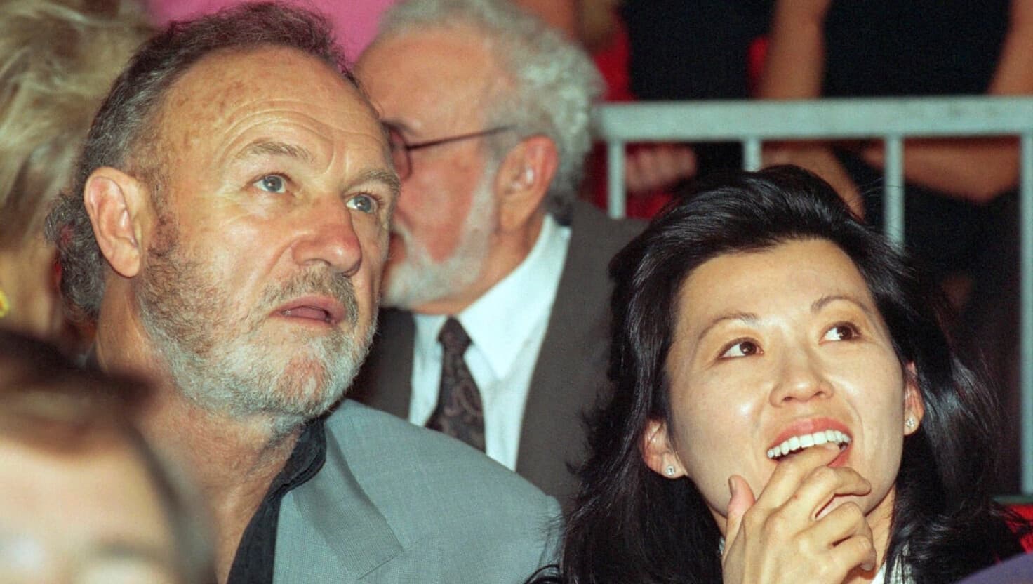 El actor Gene Hackman con su esposa Betsy Arakawa en junio de 1993. (AP Photo).