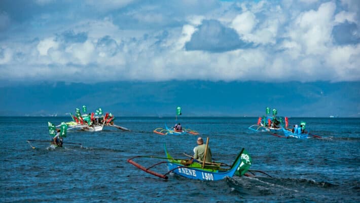 Muere turista ruso tras ser atacado por tiburones y otro se ahoga mientras buceaban en Filipinas
