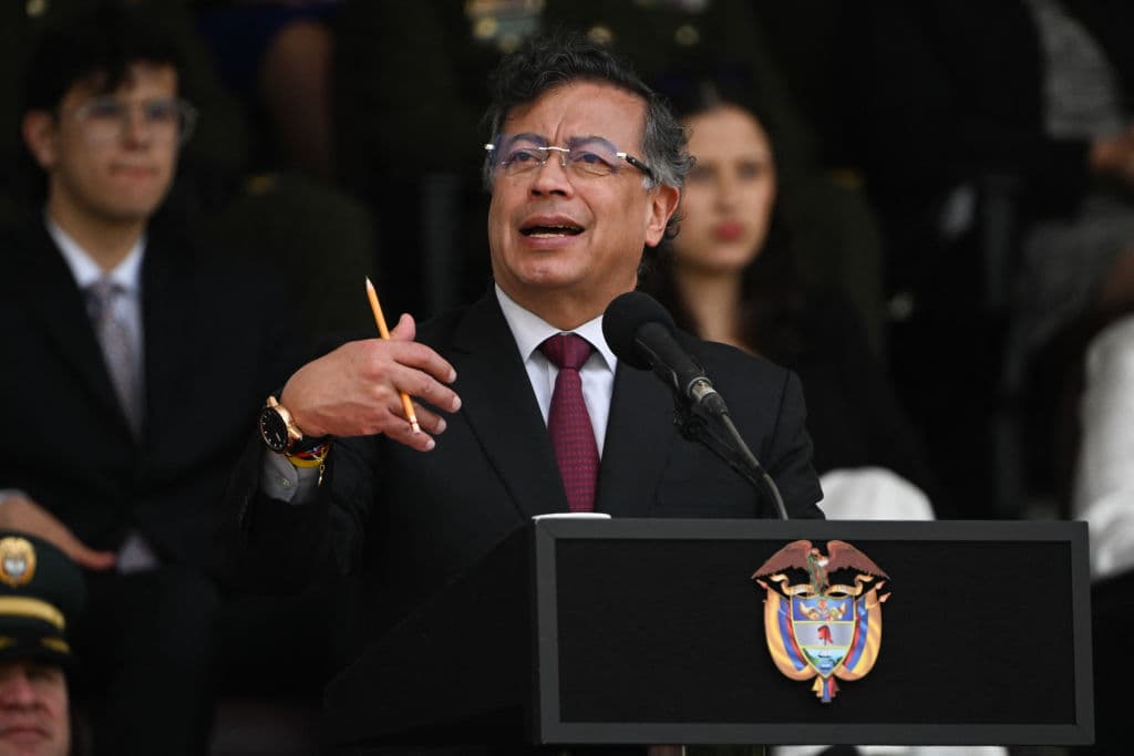 Petro expide decreto para convocar a consulta popular la reforma laboral rechazada por Senado en Colombia