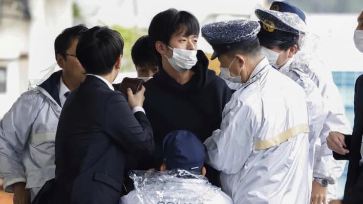 Condenan a 10 años de prisión al hombre que atacó al exprimer ministro japones Kishida