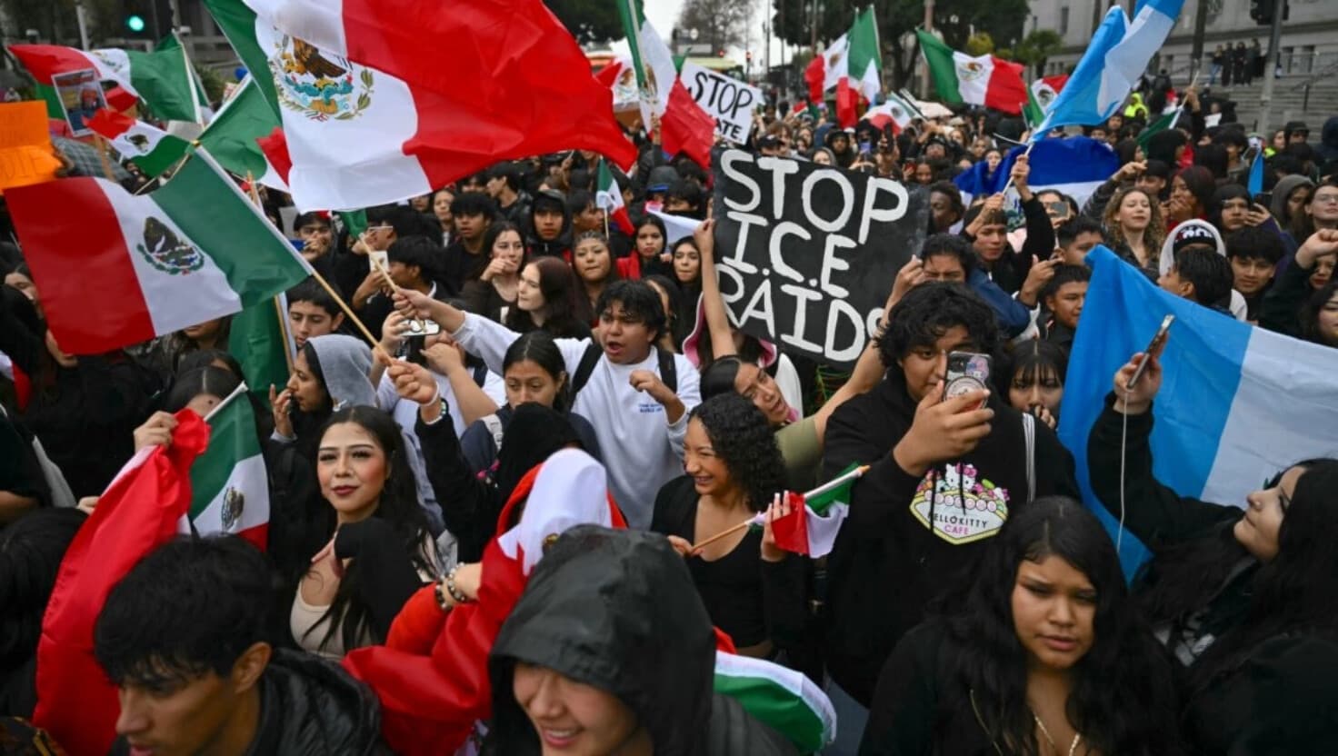 Manifestantes protestaron por las deportaciones del ICE en California durante el Día de los Presidentes