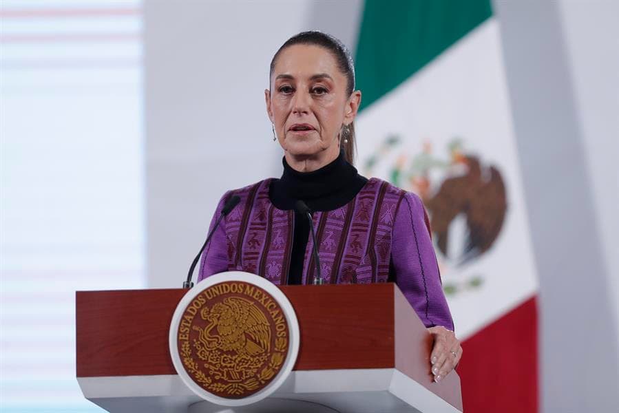La presidenta de México, Claudia Sheinbaum, habla durante una rueda de prensa el 20 de febrero de 2025, en el Palacio Nacional, en Ciudad de México (México). EFE/Isaac Esquivel