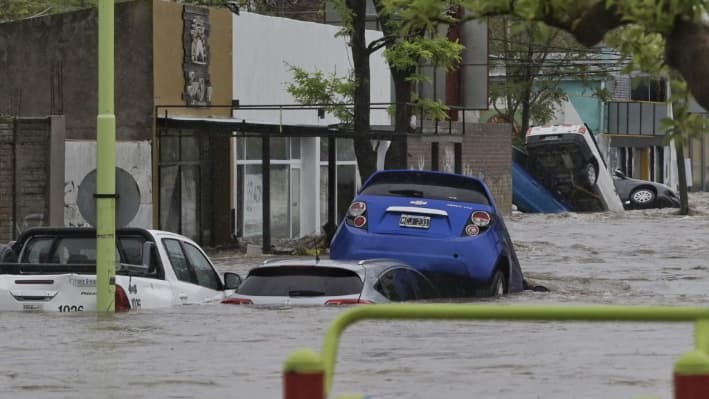 Confirman trece muertos por las inundaciones en Bahía Blanca