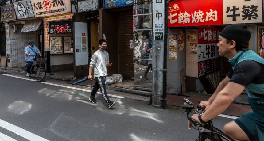 Muere mujer "streamer" tras ataque mientras transmitía un vídeo en vivo en una calle de Tokio