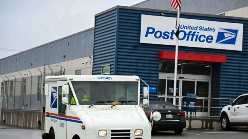 Servicio Postal de EE. UU. pide aumento en servicios de paquetería y compensar aumento de combustible