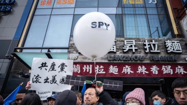 Inicia juicio contra residente de Nueva York acusado de dirigir una comisaría china ilegal