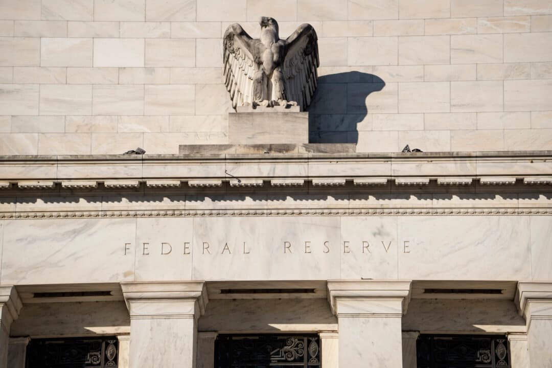 Trump anima a la Fed a recortar los tipos a medida que se desarrollan las nuevas políticas arancelarias