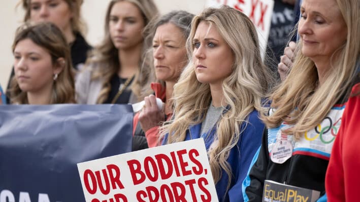 Fijan fecha de audiencia para proyecto de ley que prohíbe a atletas trans en deportes femeninos