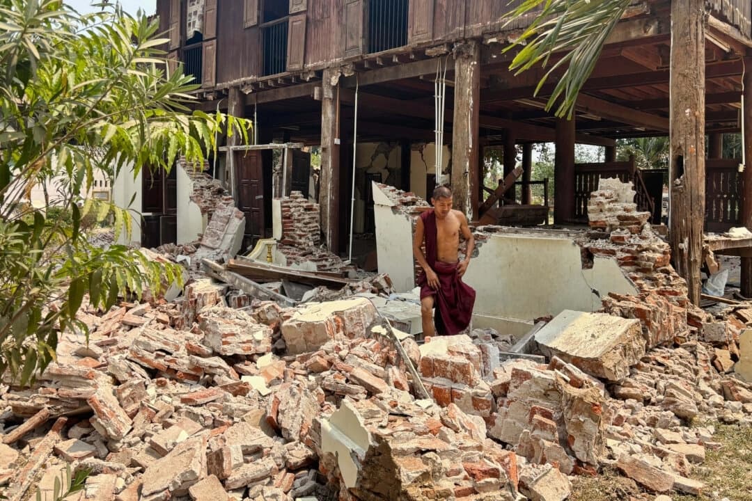 Un gran terremoto sacude Myanmar y hace temblar los rascacielos de Bangkok