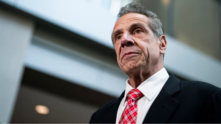 El exgobernador Andrew Cuomo tras una entrevista a puerta cerrada con el Subcomité de Supervisión y Responsabilidad de la Cámara de Representantes sobre la pandemia de coronavirus en el Capitolio, el 11 de junio de 2024. (Al Drago/Getty Images).