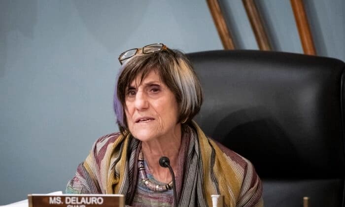 La representante Rosa DeLauro (D-Conn.), presidenta del Subcomité de Asignaciones de la Cámara de Representantes para Trabajo, Salud y Servicios Humanos, Educación y Agencias Relacionadas, habla durante una audiencia en el Capitolio, el 4 de junio de 2020. (Al Drago/Pool/Getty Images)
