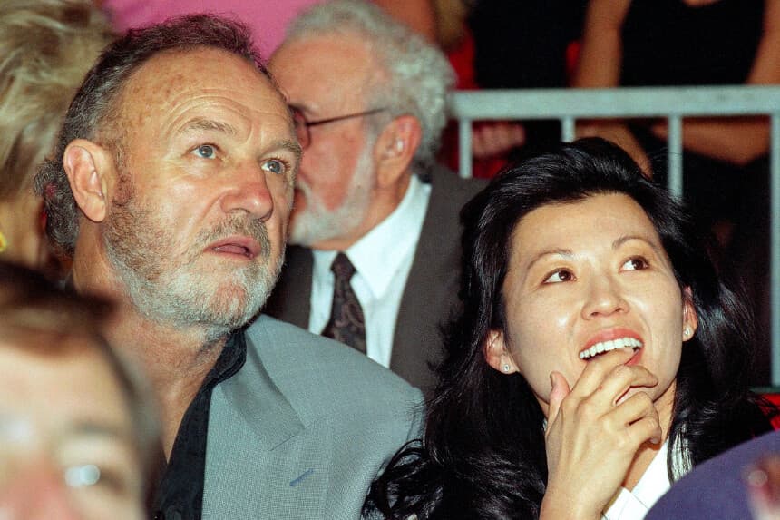 El actor Gene Hackman con su esposa Betsy Arakawa en junio de 1993. (Foto AP).