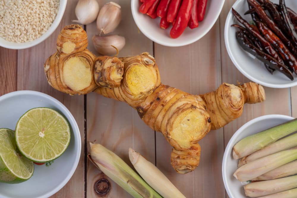 Remedios antiguos en su cocina: Los beneficios del ajo, el jengibre y las cebolletas para la salud