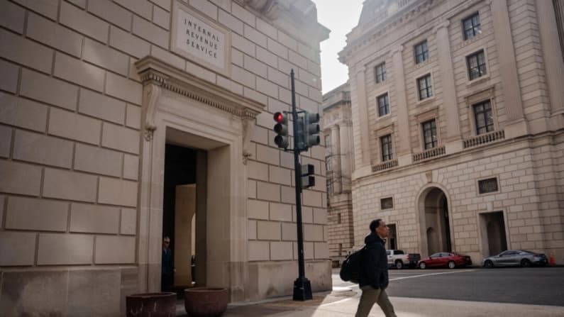 IRS compartió datos fiscales de 47,000 contribuyentes con el DHS, según un funcionario
