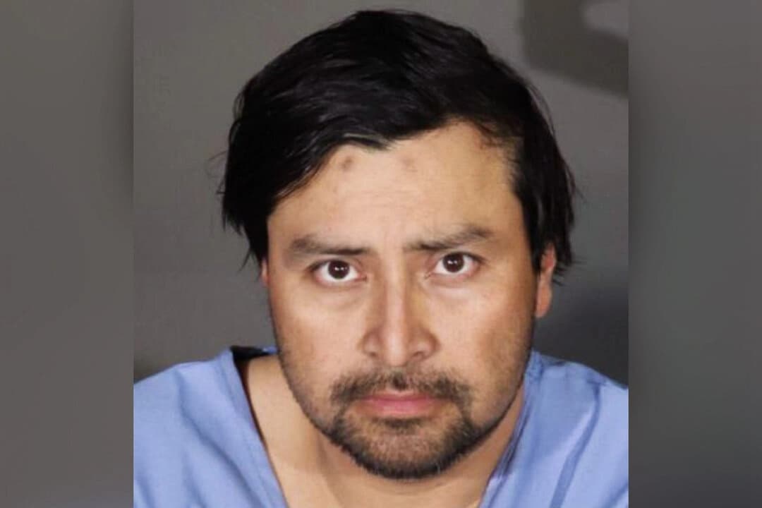 El entrenador de fútbol masculino Mario Edgardo García-Aquino, de 43 años, de Palmdale, California, podría enfrentar la pena de muerte si es declarado culpable del asesinato de un niño de 13 años en marzo de 2025. (Fiscal de distrito del condado de Los Ángeles)