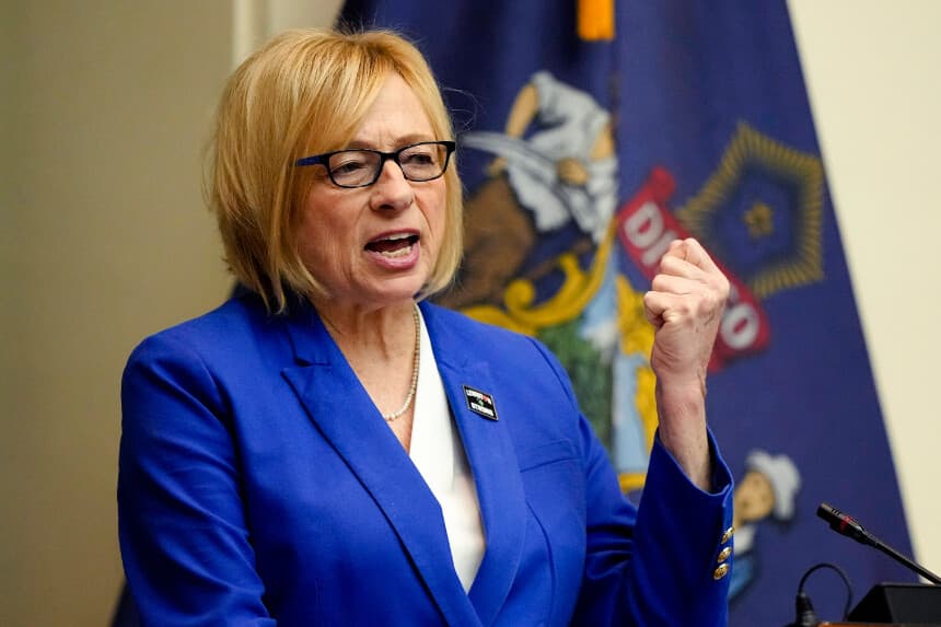 La gobernadora Janet Mills pronuncia su discurso sobre el balance del Estado en Augusta, Maine, el 30 de enero de 2024. (Robert F. Bukaty/AP Photo).