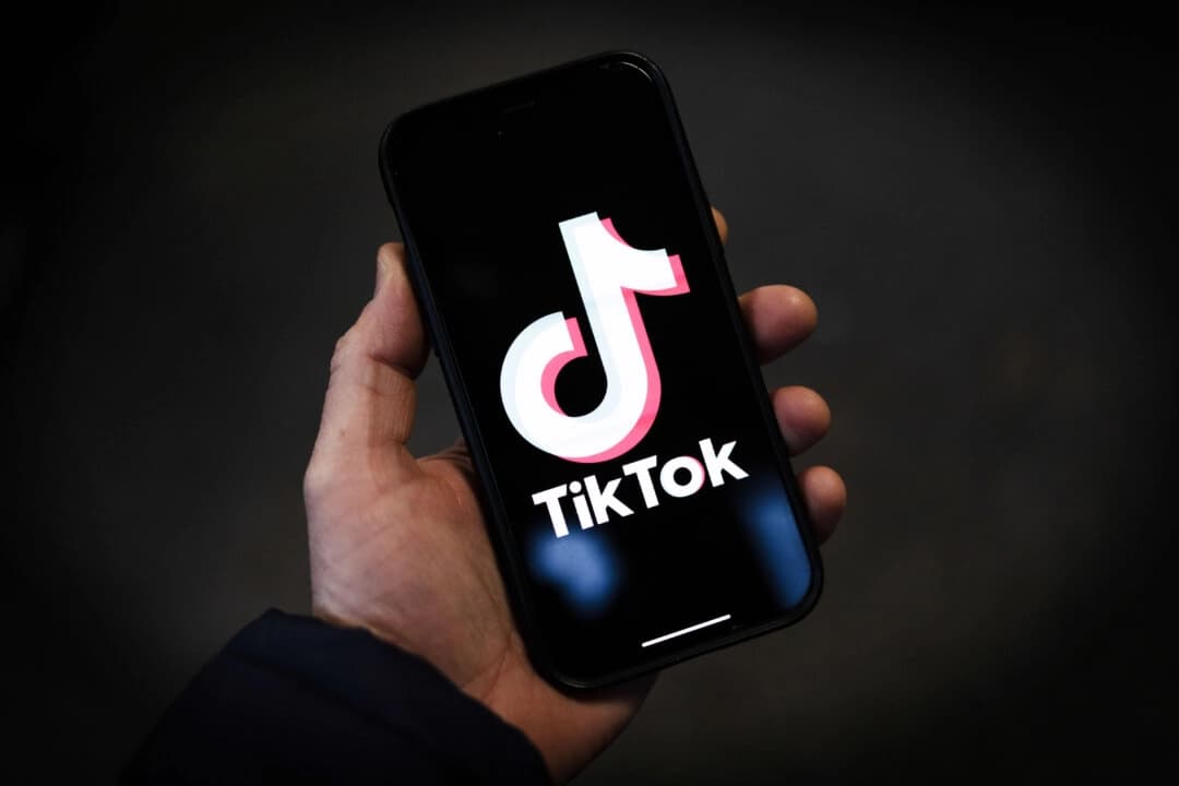 Trump dice que el acuerdo de TikTok con China sigue sobre la mesa