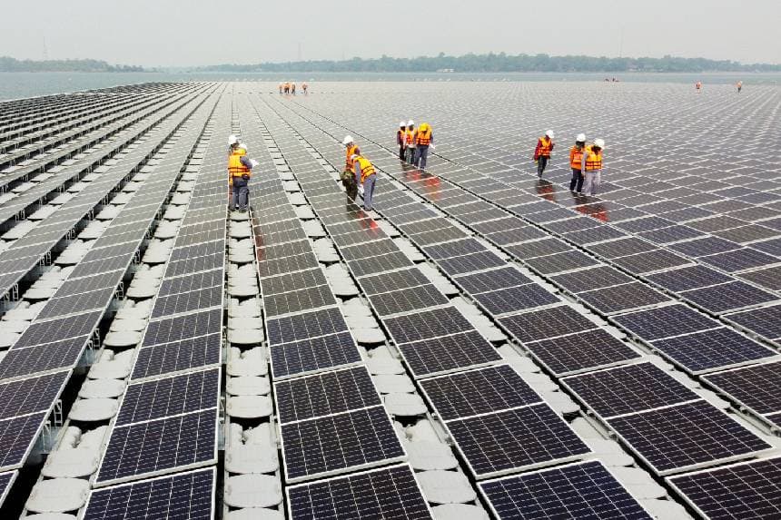 EE. UU. impone aranceles récord a importaciones de energía solar procedente de Asia
