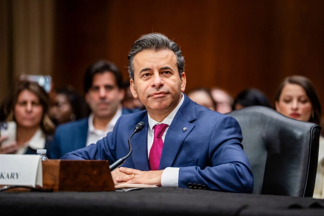 El Dr. Marty Makary, entonces candidato a dirigir la Administración de Alimentos y Medicamentos, testifica durante una audiencia de confirmación ante el Comité Senatorial de Salud, Educación, Trabajo y Pensiones en el Capitolio, en Washington, el 6 de marzo de 2025. (Madalina Vasiliu/The Epoch Times).