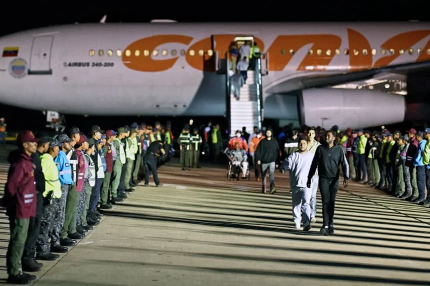 Llegan a Venezuela 195 migrantes deportados de EE. UU. en un vuelo desde Honduras