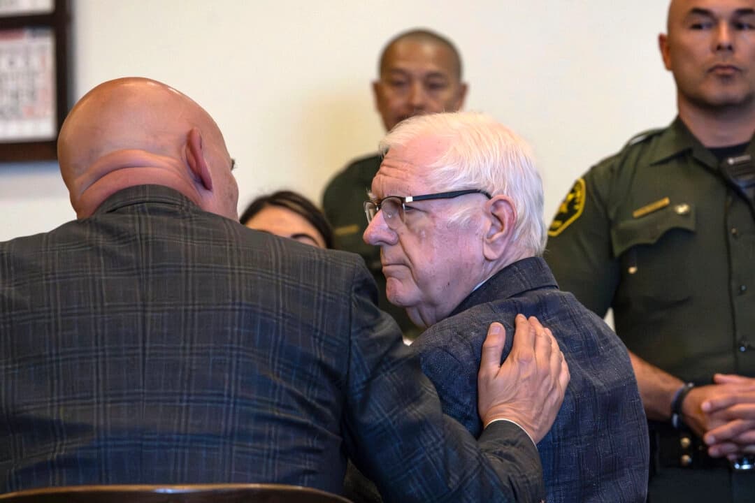 Nuevo jurado condena a juez del sur de California por asesinar a su esposa