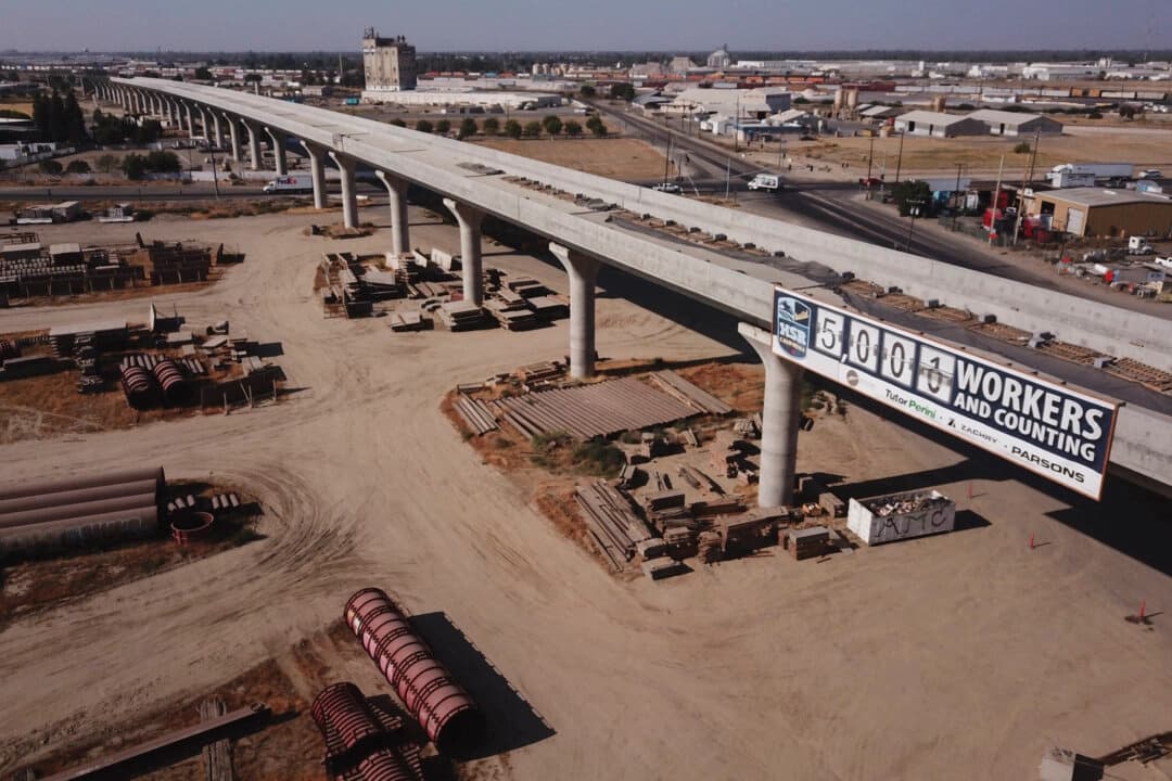 Trump dice que gobierno federal no financiará tren de alta velocidad de California