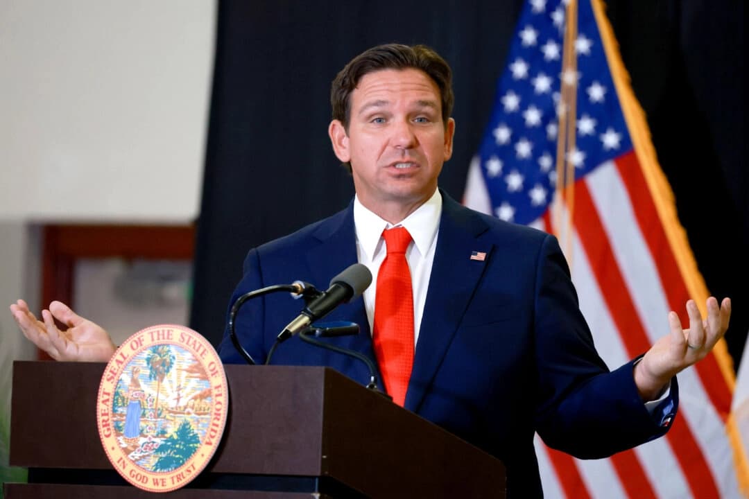 Proyecto de ley que prohíbe celulares en escuelas de Florida llega al escritorio de Ron DeSantis