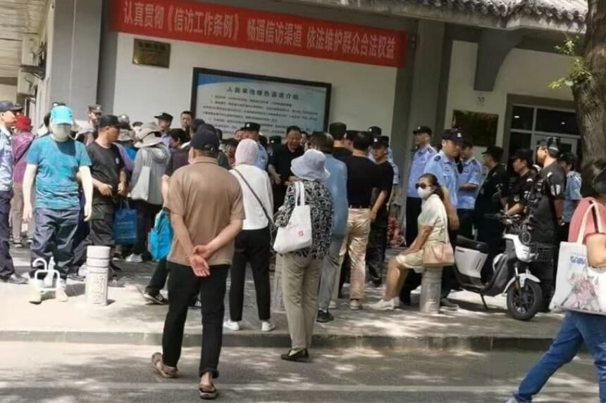 Incumplimiento en el pago de correduría estatal en Xi’an expone crisis de deuda y amenaza ahorros