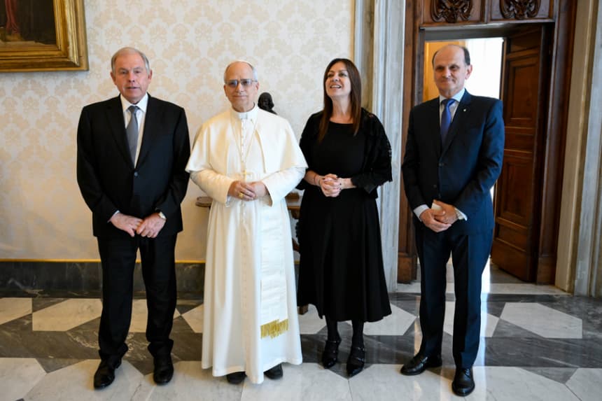 Canciller argentino se reúne con el Papa y confirma que Milei viajará a Roma a visitarlo