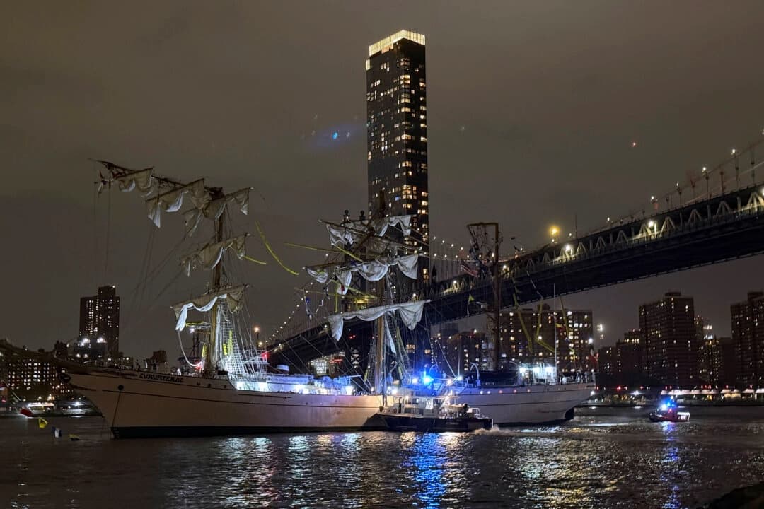 Buque mexicano aumentó la velocidad antes de chocar contra puente de Brooklyn, informó la NTSB