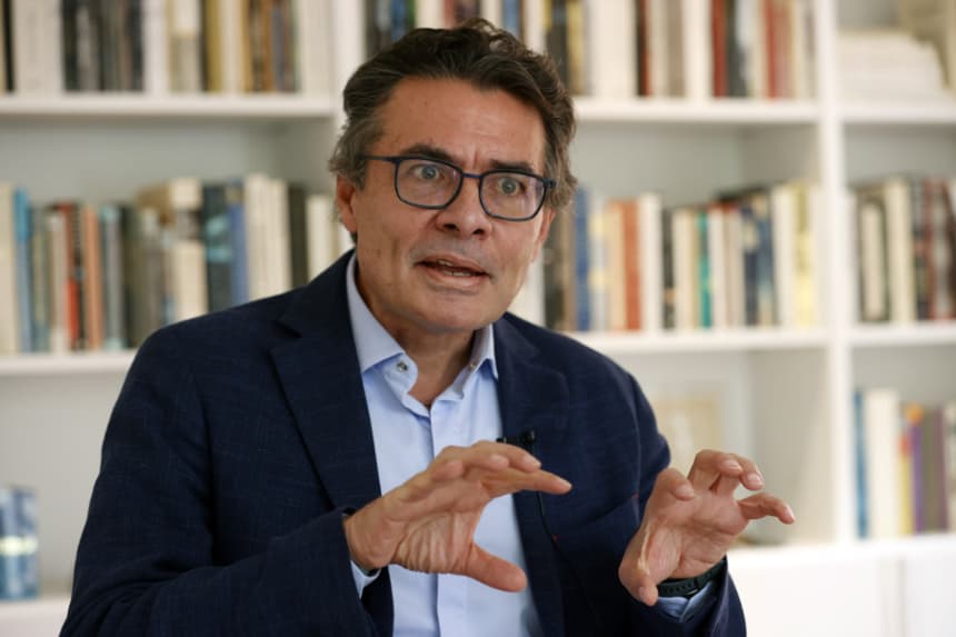 Exministro dice que gobierno de Petro quiere arrebatar derechos al Congreso y cerrarlo