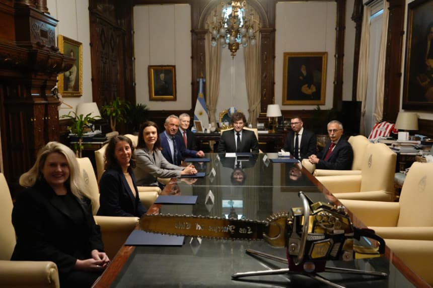 Milei recibe al secretario de Salud y Servicios Humanos de EE. UU., Robert Kennedy Jr.