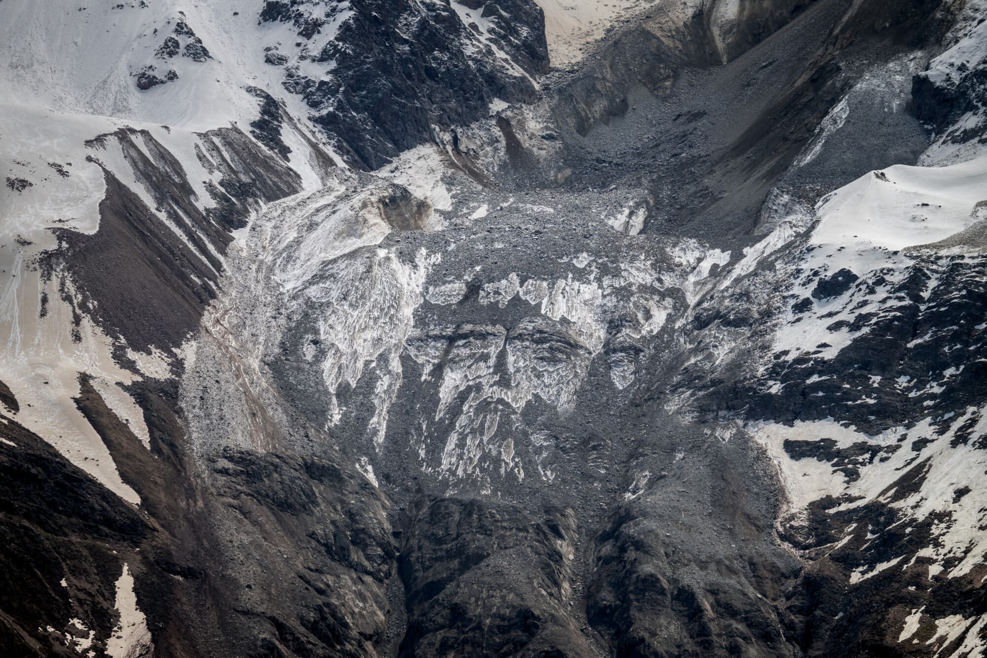 Pueblo alpino destruido tras colapso de glaciar suizo