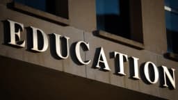 Educación de EE. UU. notifica a los deudores de préstamos estudiantiles sobre nuevos planes de pago