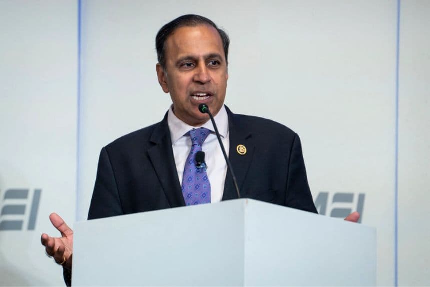 Líder del Comité sobre el PCCh de la Cámara solicita información a la CBP sobre incautación de armas