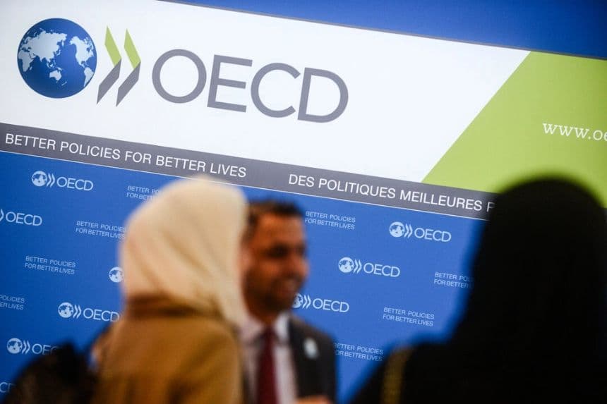 PARÍS, FRANCIA - 27 DE NOVIEMBRE: Los invitados llegan a la presentación de las candidaturas para la Expo Mundial 2020, en la sede de la OCDE el 27 de noviembre de 2013 en París, Francia. (Foto de Antoine Antoniol/Getty Images)