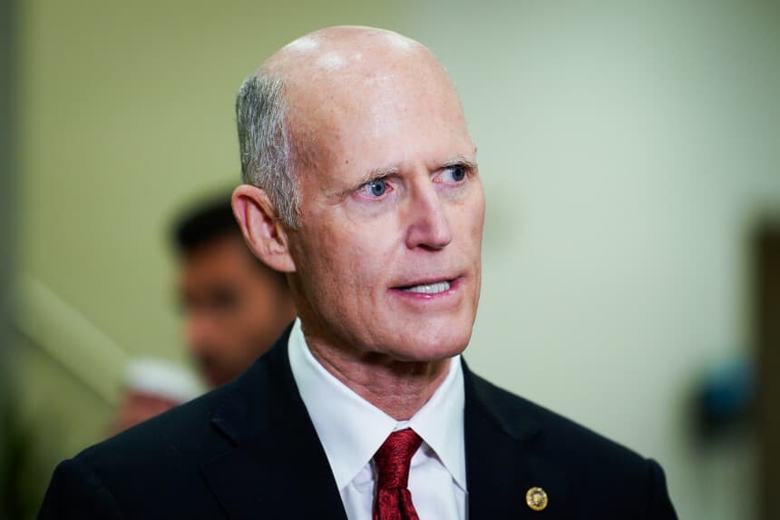 El senador Rick Scott (R-FL) habla durante una rueda de prensa en el Capitolio de Estados Unidos, en Washington, el 11 de julio de 2023. (Madalina Vasiliu/The Epoch Times).