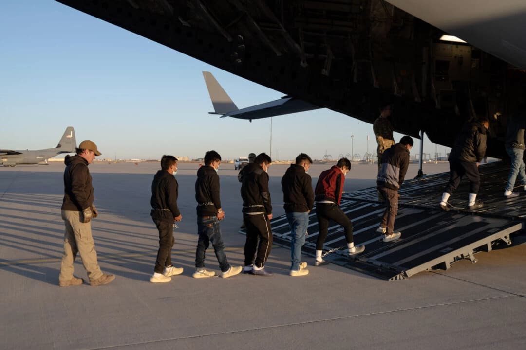 Cantidad de inmigrantes ilegales se redujo en 1 millón desde que Trump asumió el cargo: Expertos