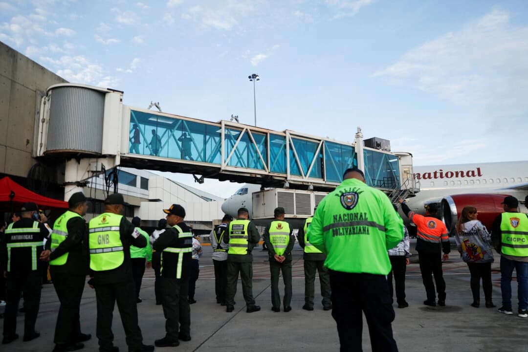Corte de apelaciones suspende orden que garantiza debido proceso a venezolanos deportados
