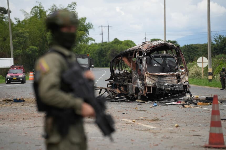 24 atentados con explosivos en Colombia dejan 8 muertos, tres días después de ataque a Miguel Uribe