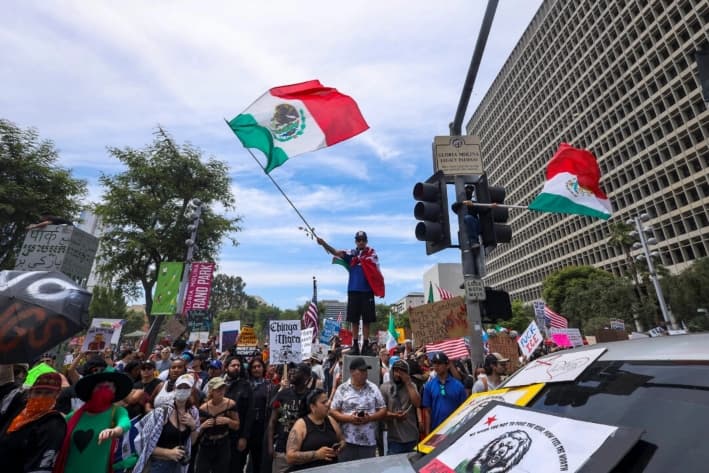 Alcaldesa de Los Ángeles levanta toque de queda tras descenso de las protestas y la violencia