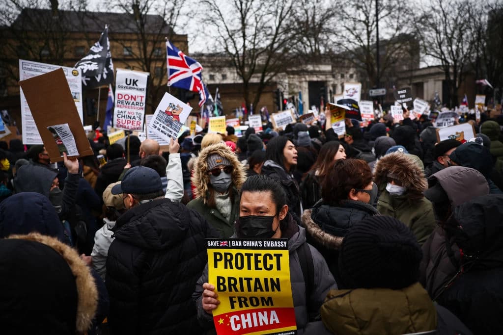 China considera quitar sanciones a políticos británicos preocupados por nueva embajada