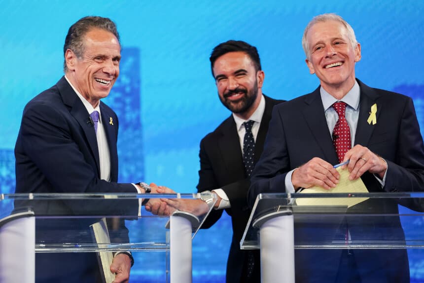 Votantes de Nueva York acuden a las urnas para reñidas elecciones primarias a la alcaldía